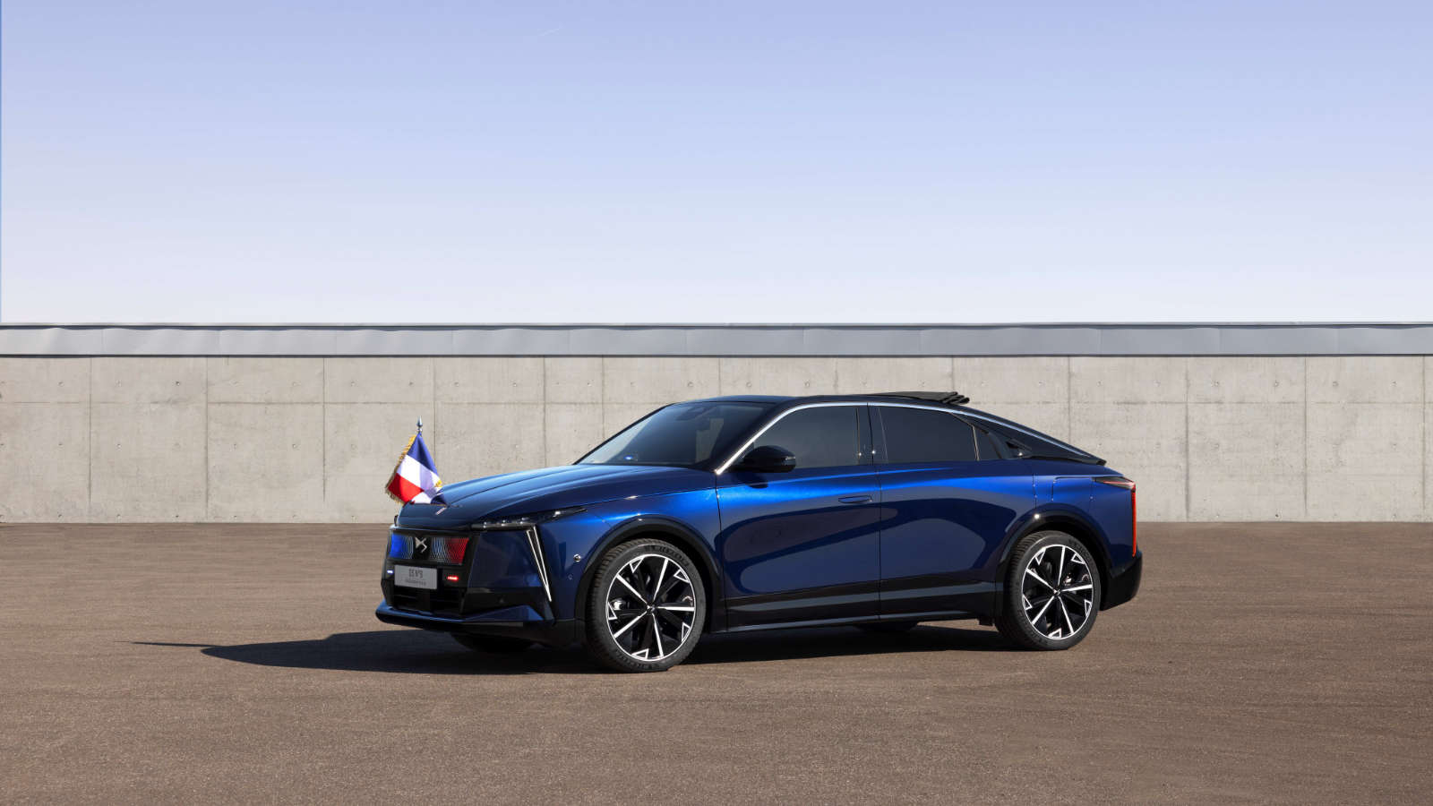 Новий PRESIDENTIAL DS N°8: офіційний дебют першого електромобіля для Президента Франції